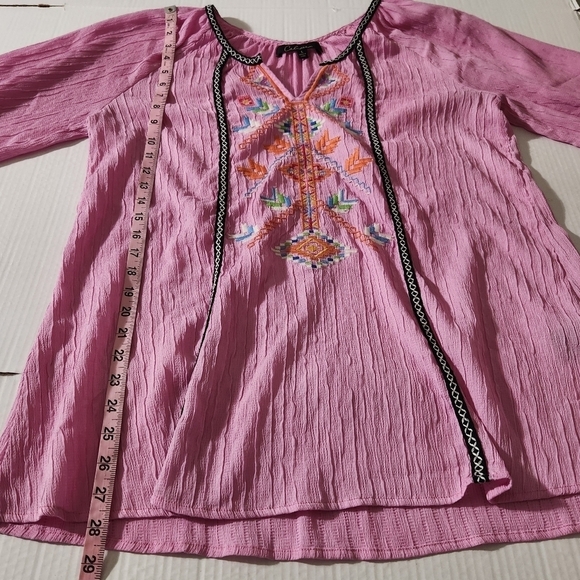 Calessa Tunic Embroidered Jewel Notch Neck Wrist Length Sleeve Pink Pull-On SZ L - Picture 12 of 15